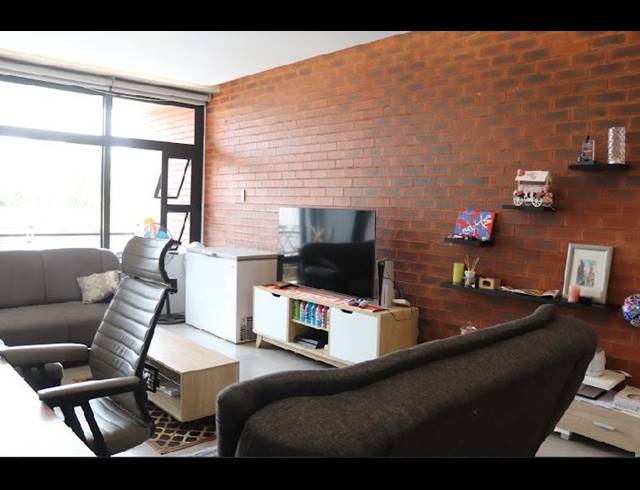2 BEDROOM APARTMENT FOR SALE IN MENLO PARK